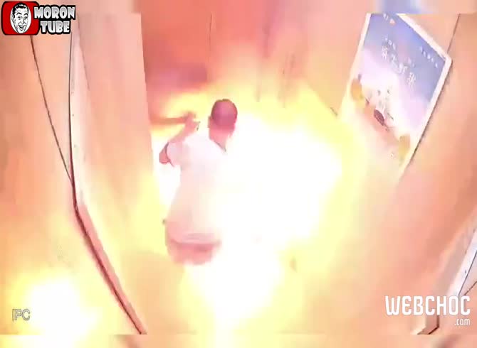 Video :Amazing battery explosion on a bicycle in China (Warning - frightening)
